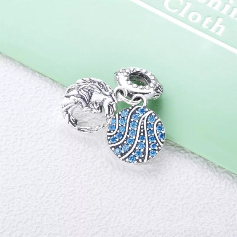 (resim) Pandora Disney, Dondurulmuş Elsa ve Nokk Sallantılı Charm - 798456C01 - Görüntüle 3