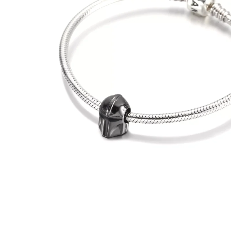 (resim) PANDORA Yıldız Savaşları Limited Edition The Mandalorian Kaskı Kolye - 740019C01 - Görüntüle 5