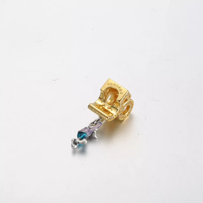 (resim) Pandora Disney Parks Mickey Mouse 50. Yıldönümü Sallantılı Charm - 769597C01 - Görüntüle 4