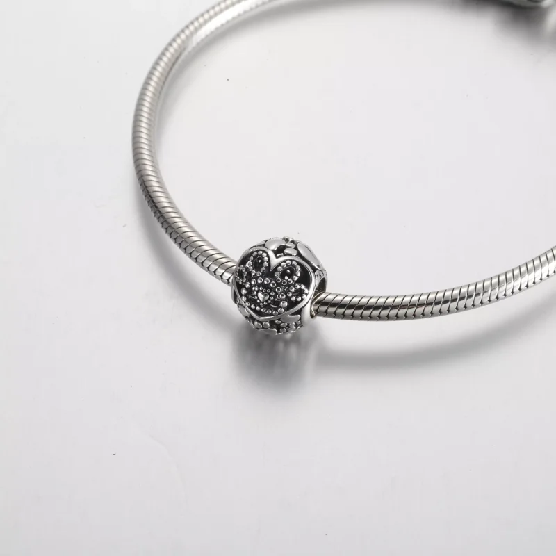 (resim) Pandora Kürklü Bebek Kalpleri ve Pençeleri Charm'ı - 792248C00 - Görüntüle 5