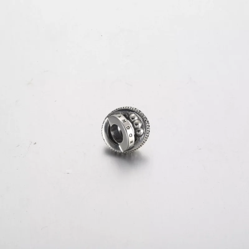 (resim) Pandora Logolu, Pavé ve Boncuklu Charm - 792317C01 - Görüntüle 3