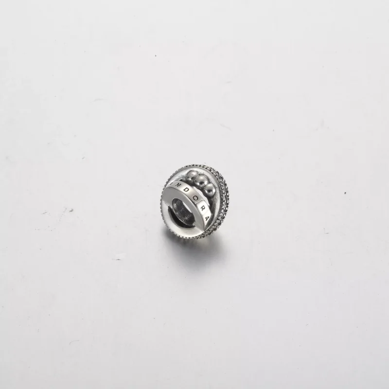 (resim) Pandora Logolu, Pavé ve Boncuklu Charm - 792317C01 - Görüntüle 4
