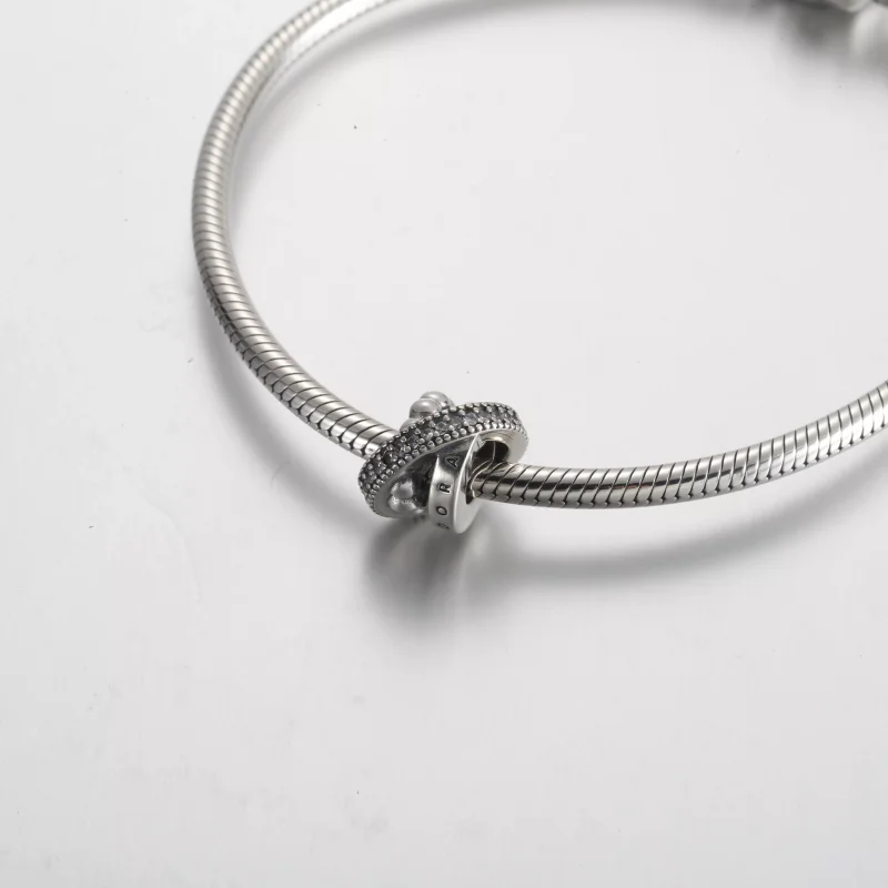 (resim) Pandora Logolu, Pavé ve Boncuklu Charm - 792317C01 - Görüntüle 5