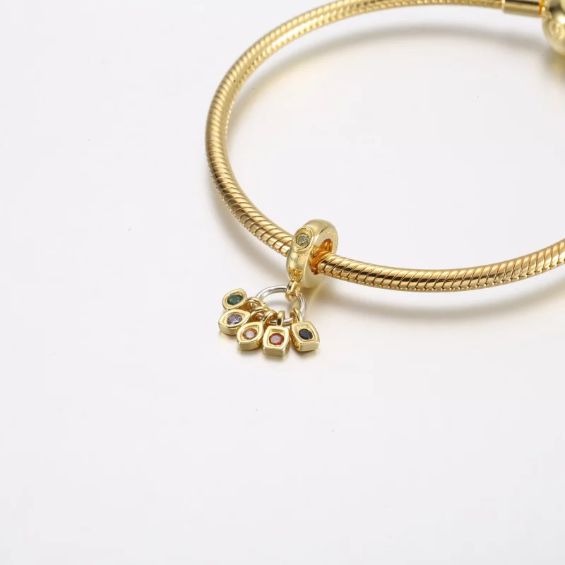 (resim) Pandora Marvel The Avengers Sonsuzluk Taşları Sallantılı Charm - 760774C01 - Görüntüle 4