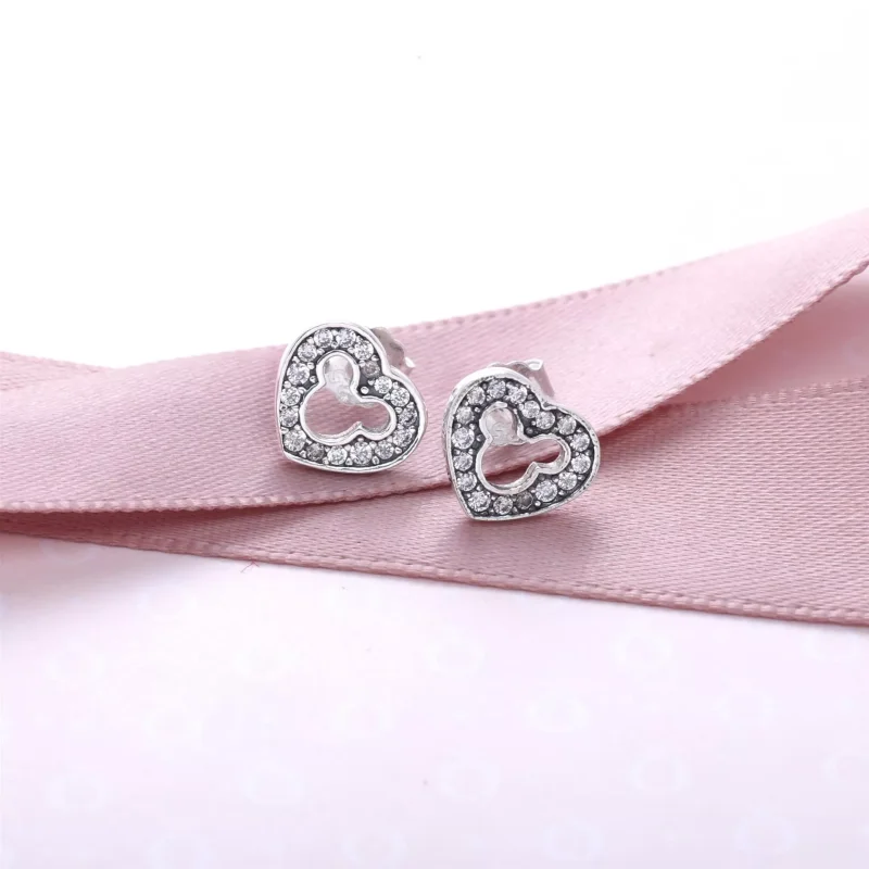 (resim) Disney heart silver stud earrings with cubic zirconia and cut-out Mickey silhoue - Görüntüle 2