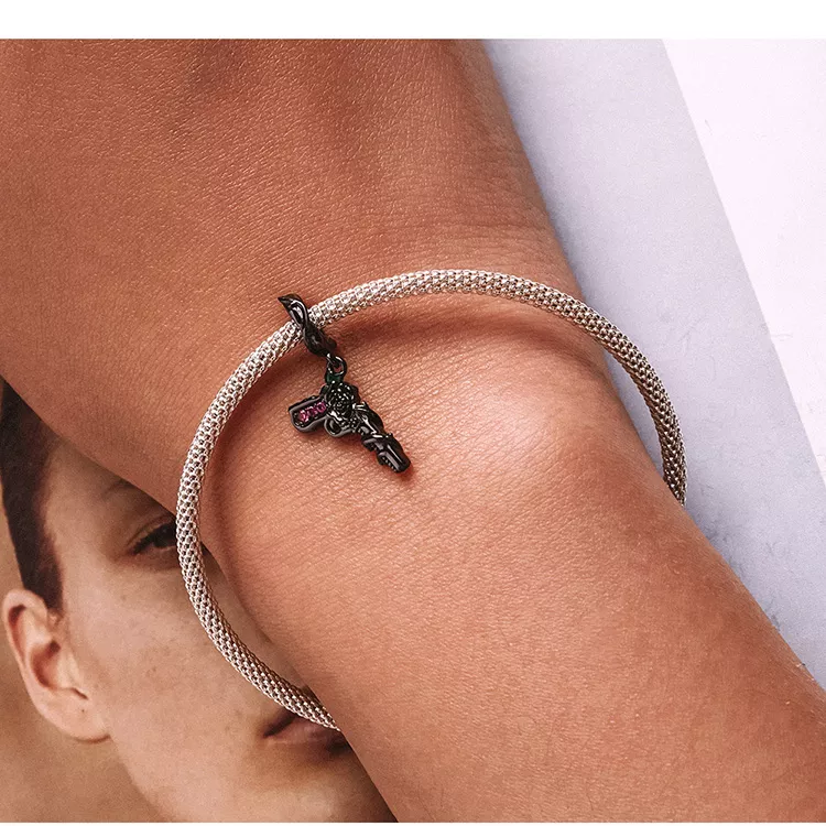 (resim) Pandora Stil Gül Pistol Sallantılı Küpe - SCC2241 - Görüntüle 9